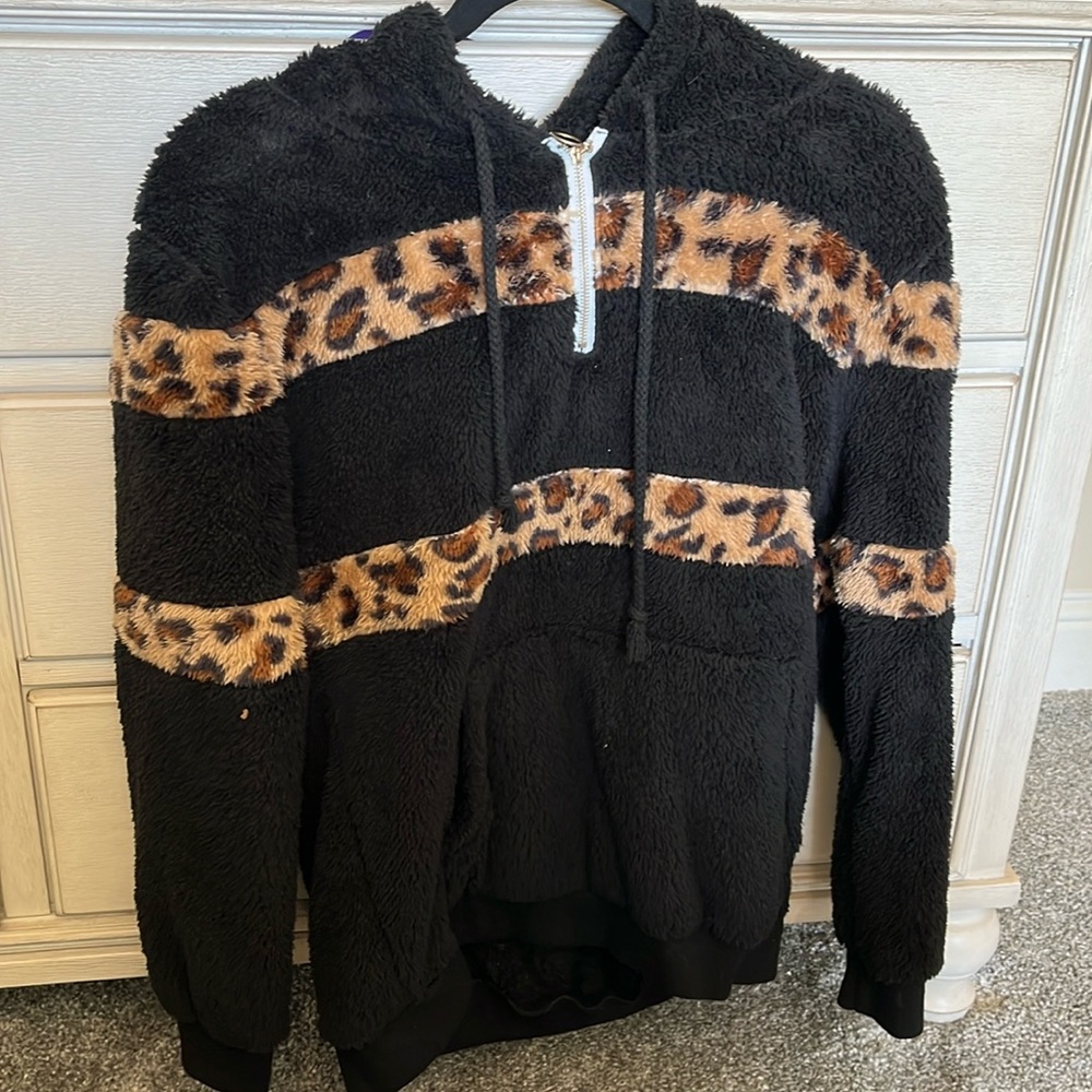 Never worn - Small black and cheetah print sweater